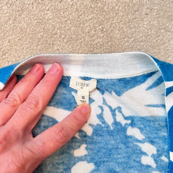 J. Crew Blue and White Floral Cardigan V-Neck Buttons Spring Lightweight Resort - Picture 4 of 6